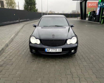 Черный Мерседес Ц-Класс, объемом двигателя 1.8 л и пробегом 260 тыс. км за 6900 $, фото 1 на Automoto.ua