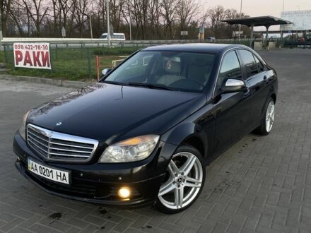 Черный Мерседес Ц-Класс, объемом двигателя 2.1 л и пробегом 317 тыс. км за 8500 $, фото 1 на Automoto.ua