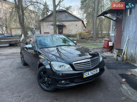 Черный Мерседес Ц-Класс, объемом двигателя 2.15 л и пробегом 385 тыс. км за 7900 $, фото 1 на Automoto.ua