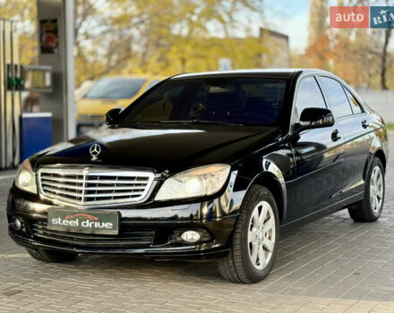Чорний Мерседес Ц-Клас, об'ємом двигуна 1.8 л та пробігом 156 тис. км за 9499 $, фото 1 на Automoto.ua