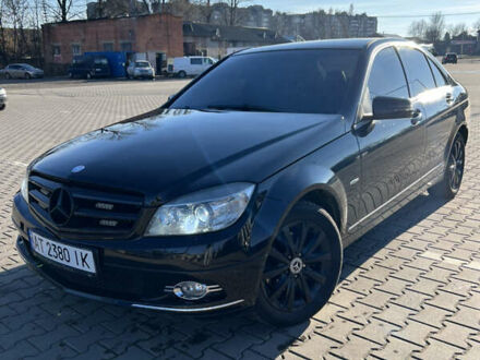 Черный Мерседес Ц-Класс, объемом двигателя 2.2 л и пробегом 422 тыс. км за 7570 $, фото 1 на Automoto.ua
