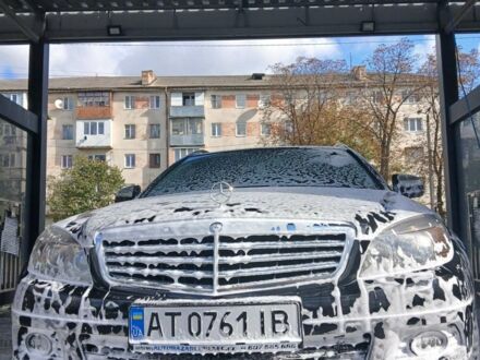Чорний Мерседес Ц-Клас, об'ємом двигуна 2.15 л та пробігом 355 тис. км за 8700 $, фото 1 на Automoto.ua