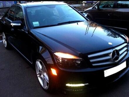 Черный Мерседес Ц-Класс, объемом двигателя 3 л и пробегом 220 тыс. км за 13999 $, фото 1 на Automoto.ua