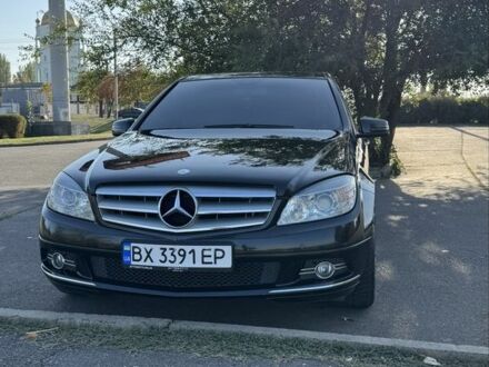 Черный Мерседес Ц-Класс, объемом двигателя 1.8 л и пробегом 250 тыс. км за 7500 $, фото 1 на Automoto.ua
