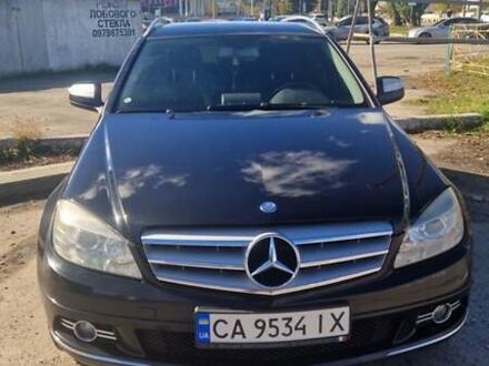 Мерседес Ц-Класс 2008 в Киеве на Automoto.ua Черный Мерседес Ц-Класс, объемом двигателя 2.2 л и пробегом 365 тыс. км за 9700 $, фото 1 на Automoto.ua