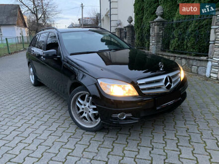 Черный Мерседес Ц-Класс, объемом двигателя 2.2 л и пробегом 425 тыс. км за 8550 $, фото 1 на Automoto.ua