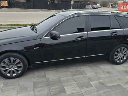 Черный Мерседес Ц-Класс, объемом двигателя 2.2 л и пробегом 296 тыс. км за 8100 $, фото 1 на Automoto.ua