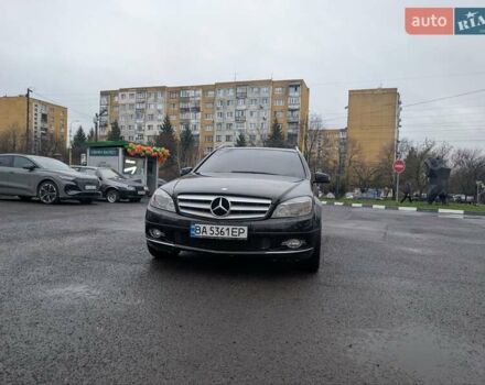 Черный Мерседес Ц-Класс, объемом двигателя 2.14 л и пробегом 395 тыс. км за 8300 $, фото 1 на Automoto.ua