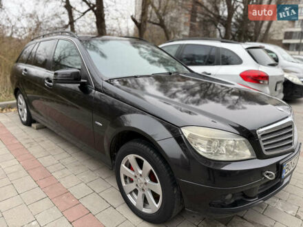 Черный Мерседес Ц-Класс, объемом двигателя 2.2 л и пробегом 326 тыс. км за 3699 $, фото 1 на Automoto.ua