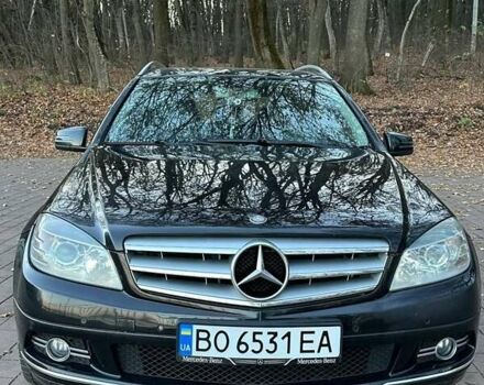 Черный Мерседес Ц-Класс, объемом двигателя 2.15 л и пробегом 370 тыс. км за 8000 $, фото 1 на Automoto.ua