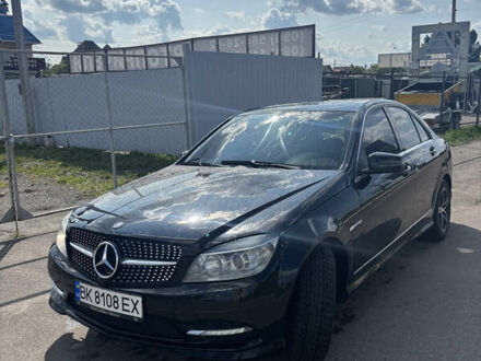Мерседес Ц-Класс 2010 в Киеве на Automoto.ua Черный Мерседес Ц-Класс, объемом двигателя 3 л и пробегом 327 тыс. км за 9200 $, фото 1 на Automoto.ua