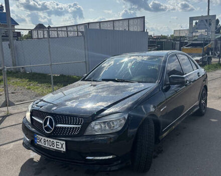 Чорний Мерседес Ц-Клас, об'ємом двигуна 3 л та пробігом 327 тис. км за 9200 $, фото 1 на Automoto.ua