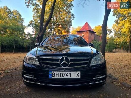 Чорний Мерседес Ц-Клас, об'ємом двигуна 2.2 л та пробігом 250 тис. км за 10700 $, фото 1 на Automoto.ua