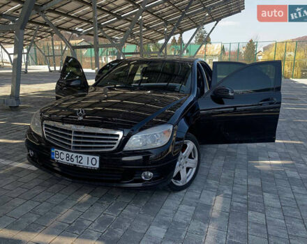 Черный Мерседес Ц-Класс, объемом двигателя 3 л и пробегом 300 тыс. км за 9100 $, фото 1 на Automoto.ua