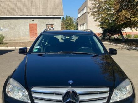Мерседес Ц-Класс 2010 в Кривом Роге на Automoto.ua Черный Мерседес Ц-Класс, объемом двигателя 1.8 л и пробегом 249 тыс. км за 9500 $, фото 1 на Automoto.ua