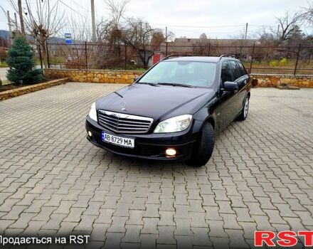 Черный Мерседес Ц-Класс, объемом двигателя 2.1 л и пробегом 305 тыс. км за 8800 $, фото 1 на Automoto.ua