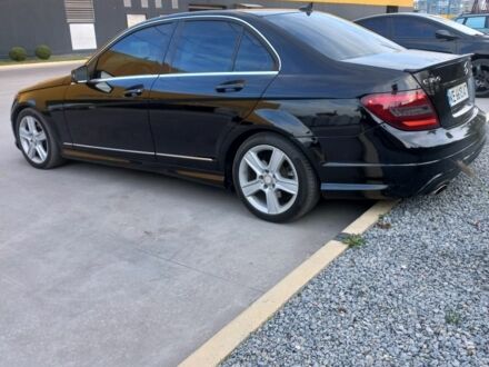 Чорний Мерседес Ц-Клас, об'ємом двигуна 3 л та пробігом 210 тис. км за 12300 $, фото 1 на Automoto.ua