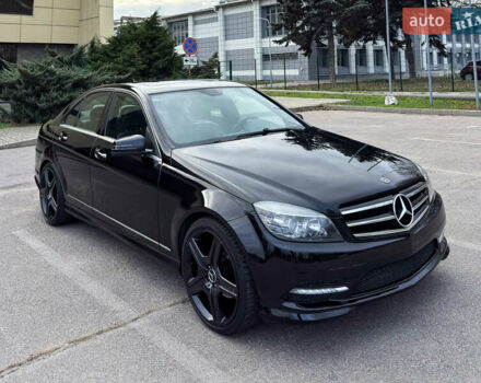 Чорний Мерседес Ц-Клас, об'ємом двигуна 3 л та пробігом 160 тис. км за 12800 $, фото 1 на Automoto.ua