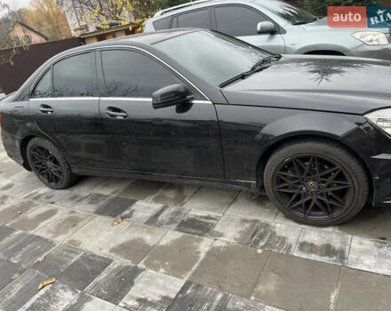 Чорний Мерседес Ц-Клас, об'ємом двигуна 1.8 л та пробігом 300 тис. км за 9700 $, фото 1 на Automoto.ua