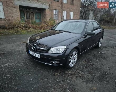 Черный Мерседес Ц-Класс, объемом двигателя 2.2 л и пробегом 242 тыс. км за 8900 $, фото 1 на Automoto.ua