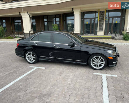 Чорний Мерседес Ц-Клас, об'ємом двигуна 3 л та пробігом 105 тис. км за 12000 $, фото 1 на Automoto.ua