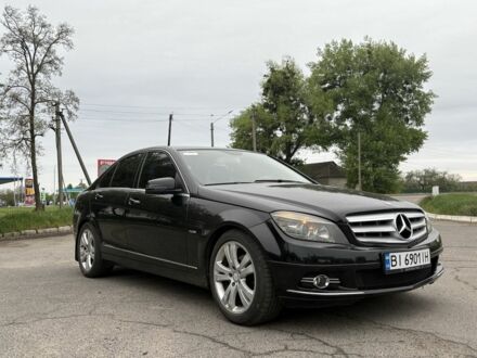 Мерседес Ц-Клас 2011 у Гадяче на Automoto.ua Чорний Мерседес Ц-Клас, об'ємом двигуна 2.1 л та пробігом 190 тис. км за 9500 $, фото 1 на Automoto.ua