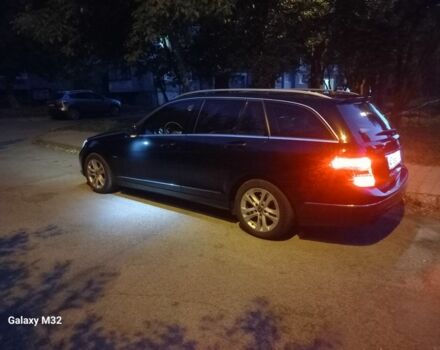 Чорний Мерседес Ц-Клас, об'ємом двигуна 2.1 л та пробігом 328 тис. км за 10000 $, фото 1 на Automoto.ua