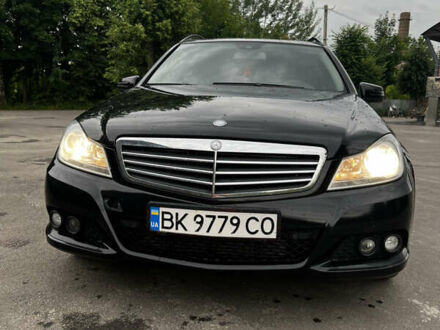 Мерседес Ц-Класс 2011 в Костополе на Automoto.ua Черный Мерседес Ц-Класс, объемом двигателя 2.14 л и пробегом 250 тыс. км за 11500 $, фото 1 на Automoto.ua