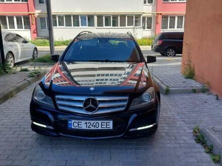 Черный Мерседес Ц-Класс, объемом двигателя 2.14 л и пробегом 300 тыс. км за 9000 $, фото 1 на Automoto.ua