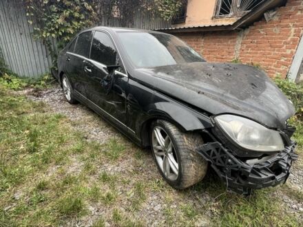 Чорний Мерседес Ц-Клас, об'ємом двигуна 1.8 л та пробігом 189 тис. км за 5500 $, фото 1 на Automoto.ua