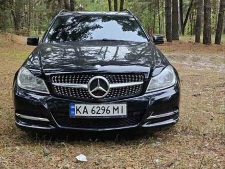 Черный Мерседес Ц-Класс, объемом двигателя 2.14 л и пробегом 260 тыс. км за 13000 $, фото 1 на Automoto.ua