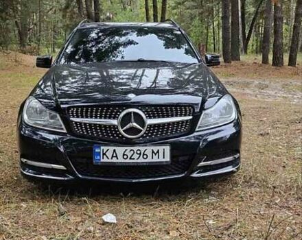 Черный Мерседес Ц-Класс, объемом двигателя 2.14 л и пробегом 260 тыс. км за 13000 $, фото 1 на Automoto.ua