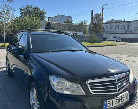 Чорний Мерседес Ц-Клас, об'ємом двигуна 2.14 л та пробігом 343 тис. км за 9400 $, фото 1 на Automoto.ua