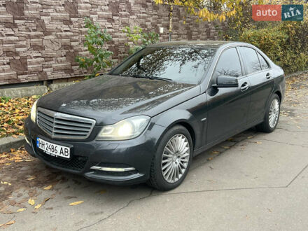 Черный Мерседес Ц-Класс, объемом двигателя 2.2 л и пробегом 196 тыс. км за 12800 $, фото 1 на Automoto.ua