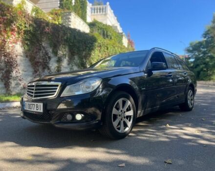 Черный Мерседес Ц-Класс, объемом двигателя 2.1 л и пробегом 450 тыс. км за 10500 $, фото 1 на Automoto.ua