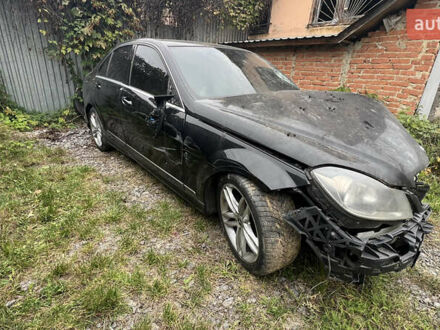 Черный Мерседес Ц-Класс, объемом двигателя 1.8 л и пробегом 189 тыс. км за 5100 $, фото 1 на Automoto.ua