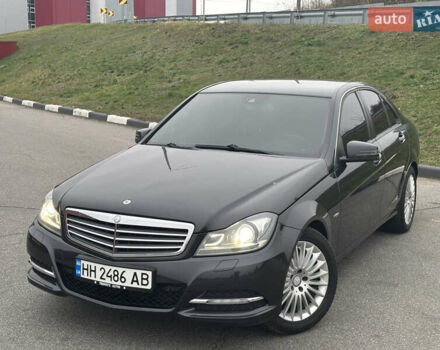 Чорний Мерседес Ц-Клас, об'ємом двигуна 2.14 л та пробігом 195 тис. км за 15000 $, фото 1 на Automoto.ua