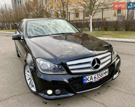 Черный Мерседес Ц-Класс, объемом двигателя 1.8 л и пробегом 135 тыс. км за 9900 $, фото 1 на Automoto.ua