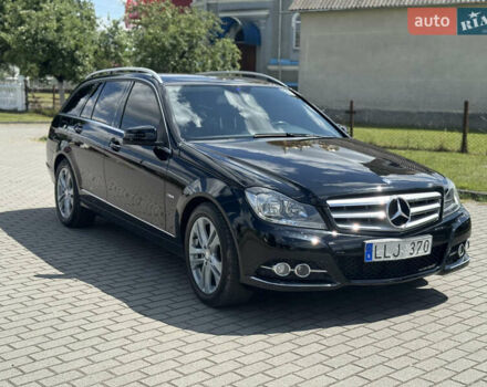 Черный Мерседес Ц-Класс, объемом двигателя 2.2 л и пробегом 289 тыс. км за 9900 $, фото 1 на Automoto.ua