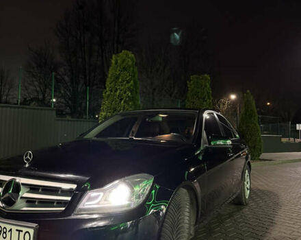 Чорний Мерседес Ц-Клас, об'ємом двигуна 2.2 л та пробігом 220 тис. км за 12400 $, фото 1 на Automoto.ua