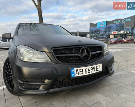 Черный Мерседес Ц-Класс, объемом двигателя 2.15 л и пробегом 225 тыс. км за 15200 $, фото 1 на Automoto.ua