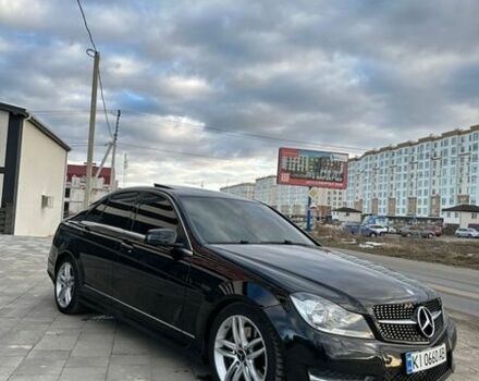 Черный Мерседес Ц-Класс, объемом двигателя 3.5 л и пробегом 210 тыс. км за 10300 $, фото 1 на Automoto.ua