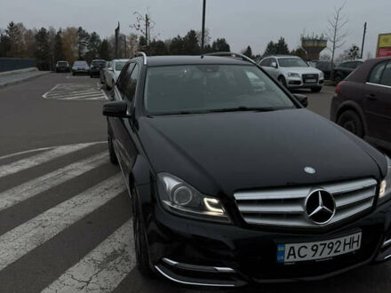 Черный Мерседес Ц-Класс, объемом двигателя 2.14 л и пробегом 295 тыс. км за 12500 $, фото 1 на Automoto.ua