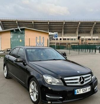 Черный Мерседес Ц-Класс, объемом двигателя 1.8 л и пробегом 235 тыс. км за 13000 $, фото 1 на Automoto.ua