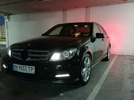 Черный Мерседес Ц-Класс, объемом двигателя 2.14 л и пробегом 213 тыс. км за 13000 $, фото 1 на Automoto.ua