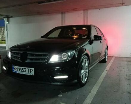 Черный Мерседес Ц-Класс, объемом двигателя 2.14 л и пробегом 213 тыс. км за 13000 $, фото 1 на Automoto.ua