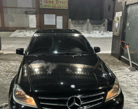 Черный Мерседес Ц-Класс, объемом двигателя 1.8 л и пробегом 155 тыс. км за 12500 $, фото 1 на Automoto.ua