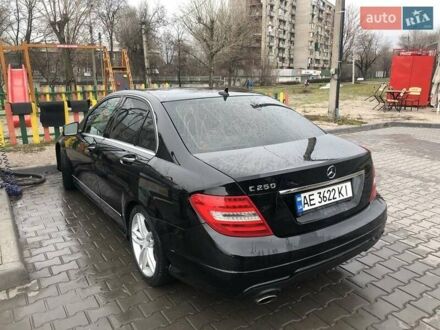 Мерседес Ц-Клас 2014 у Кам'янське (Дніпродзержинськ) на Automoto.ua Чорний Мерседес Ц-Клас, об'ємом двигуна 1.8 л та пробігом 123 тис. км за 14500 $, фото 1 на Automoto.ua