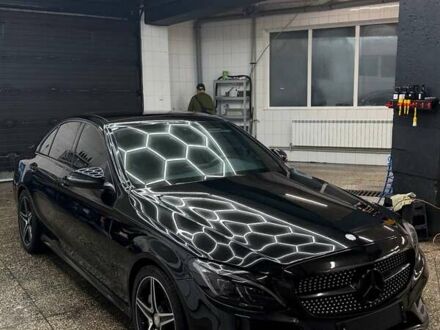 Черный Мерседес Ц-Класс, объемом двигателя 3 л и пробегом 130 тыс. км за 25000 $, фото 1 на Automoto.ua