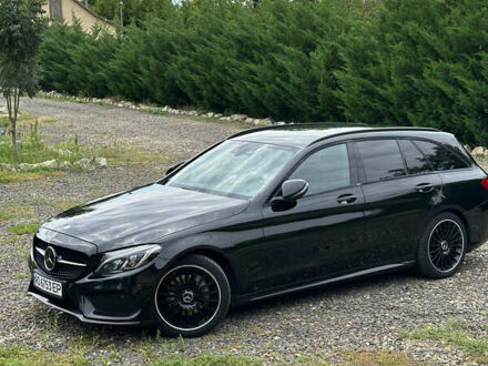 Черный Мерседес Ц-Класс, объемом двигателя 2.14 л и пробегом 244 тыс. км за 19999 $, фото 1 на Automoto.ua